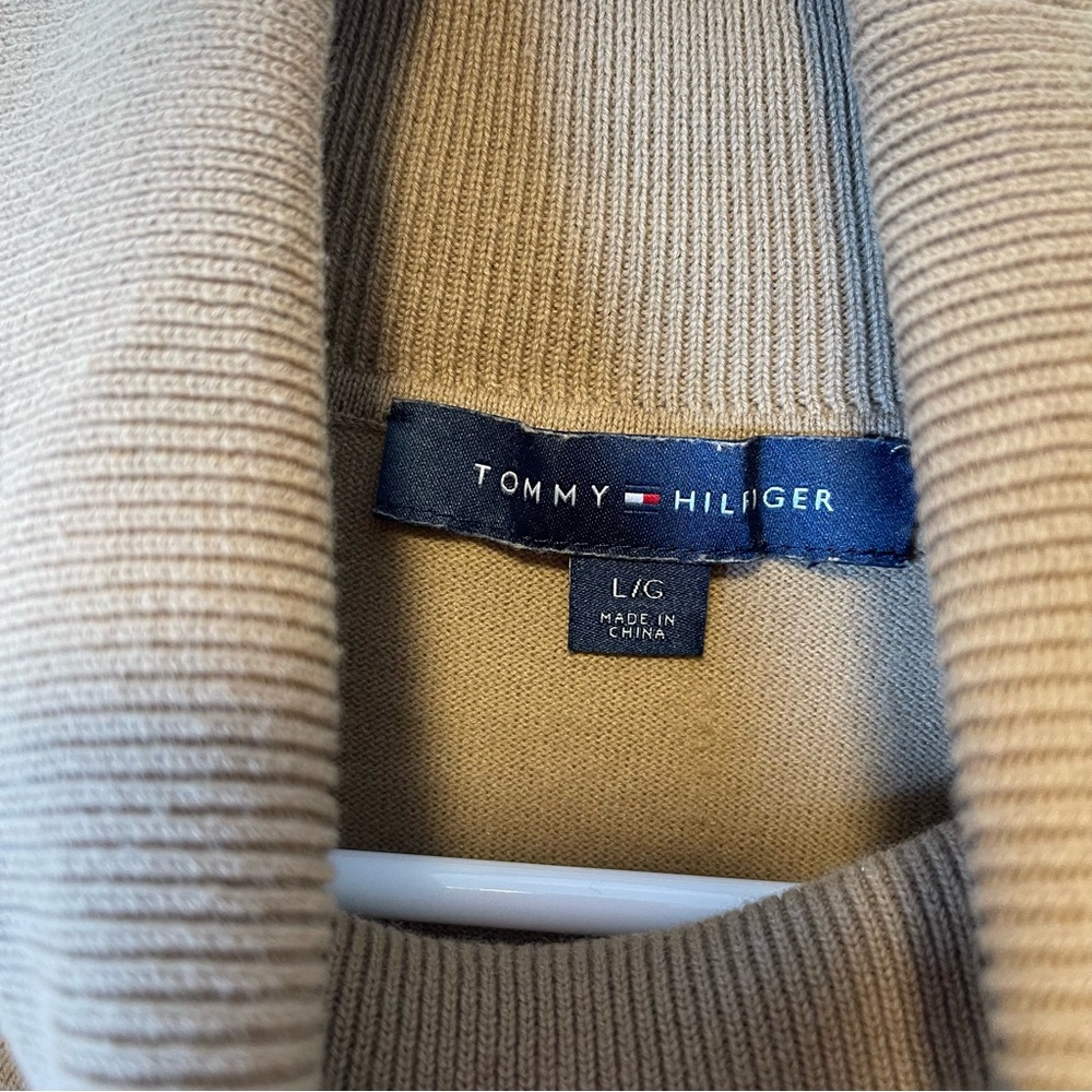Tommy Hilfiger tan crest turtleneck long sleeve sweater women's size large - Picture 5 of 5